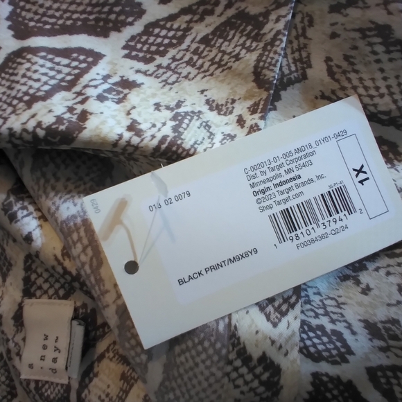 NWT Womens Snakeskin Button Down Top Size 1X Workwear Mob Wife Office Resortwear - Picture 9 of 10